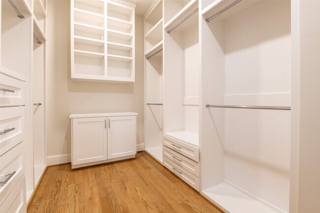 Building Photo - 1507 Martin St