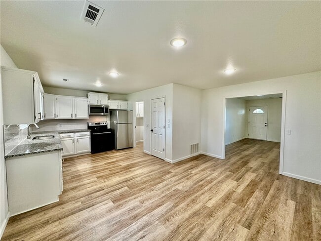 Building Photo - 802 E Kara Ln