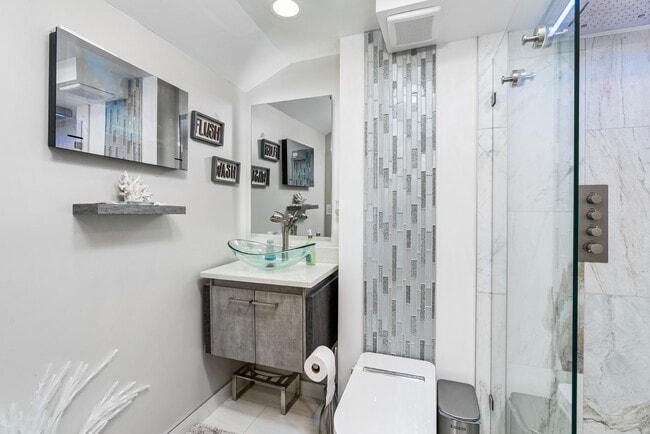 Building Photo - 3558 Shore Dr