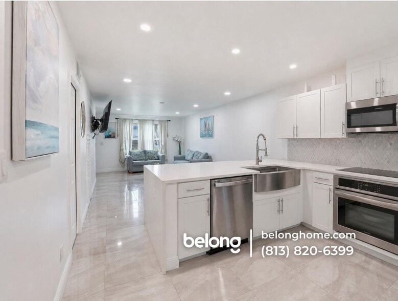 Building Photo - 731 W Elkcam Cir