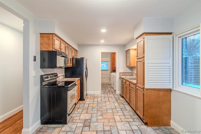 Building Photo - 122 N Helen Ave