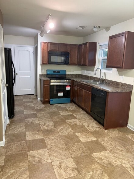 Building Photo - 26 Jones Creek Cir