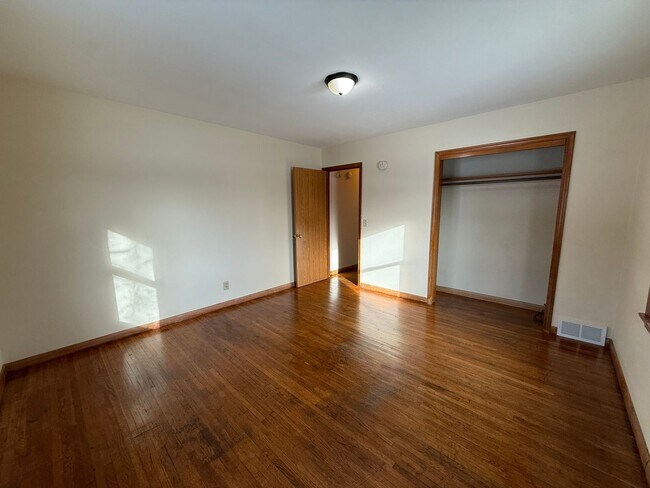 Building Photo - 1954-1956 Hazelwood St