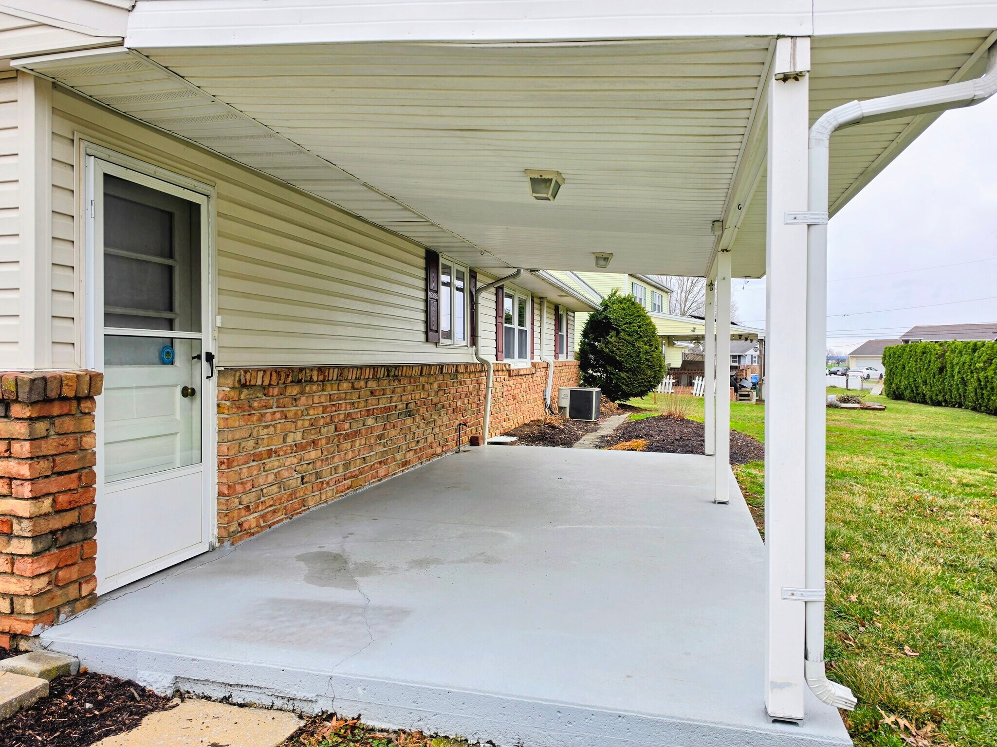 Building Photo - 2 Colonial Ave