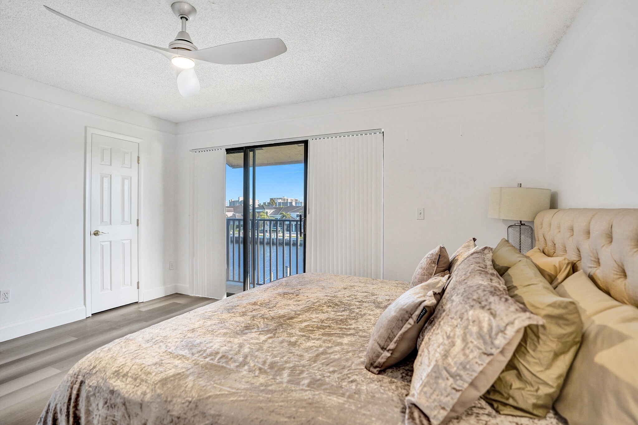 Building Photo - 270 Captains Walk