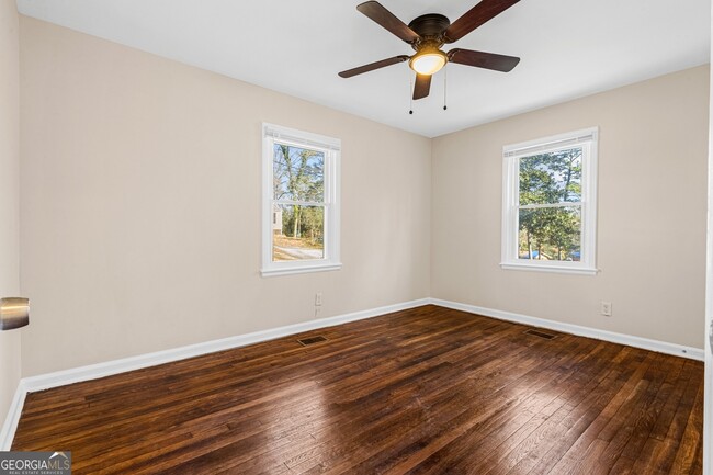 Building Photo - 2163 Rexford Dr