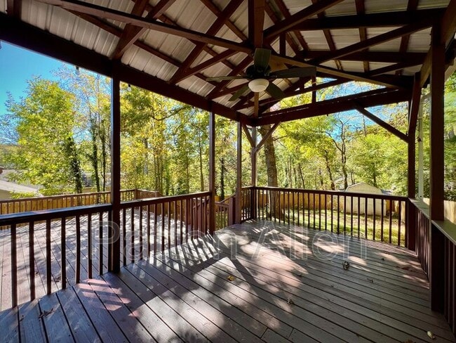 Building Photo - 126 Locust Ct