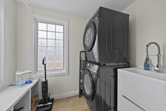 Building Photo - 111 Rosslyn Ave