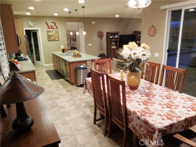 Building Photo - 28934 W Hills Dr