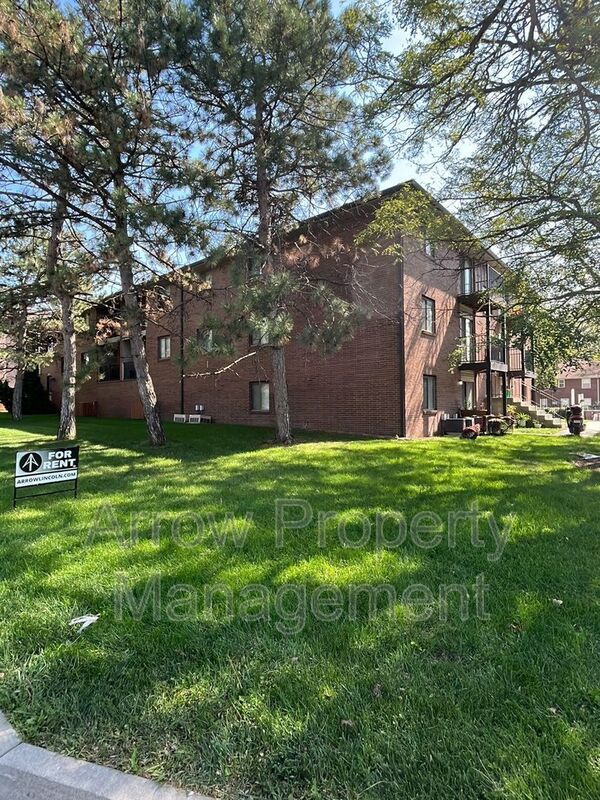 Building Photo - 3405 Holdrege St