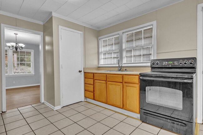 Building Photo - 4413 6th Ave