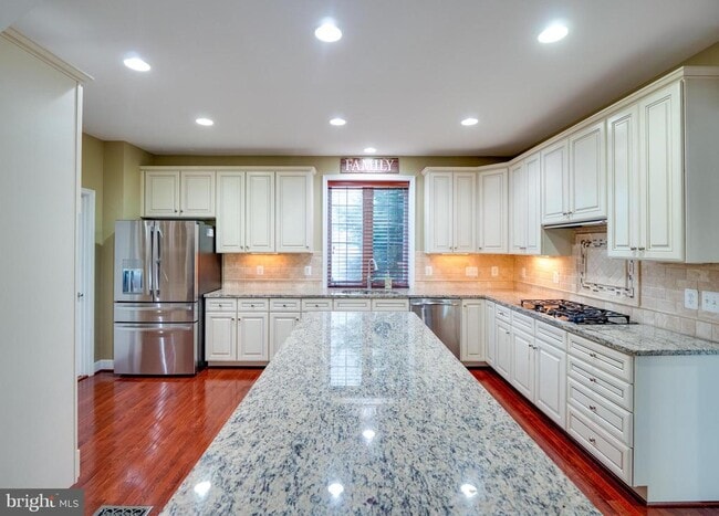Building Photo - 41397 Windybush Dr