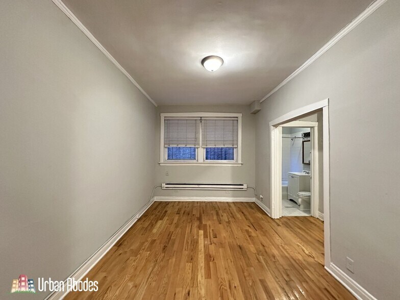 Building Photo - 515 W Melrose St