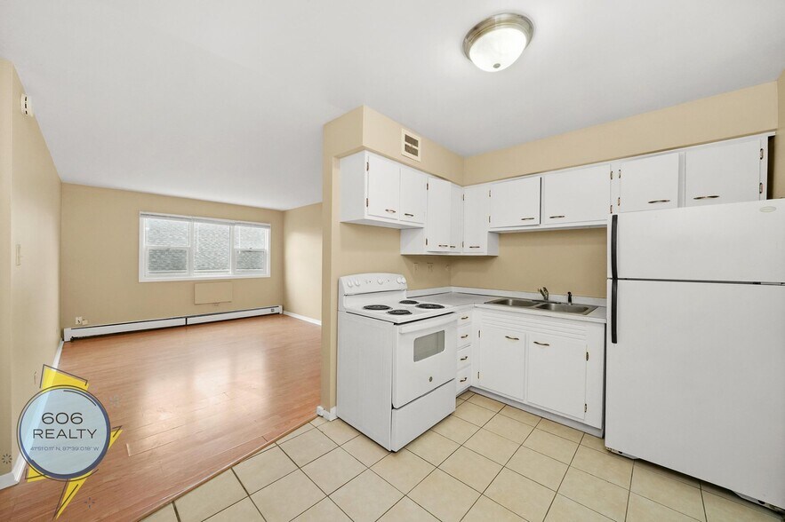 Building Photo - 1213 34th Ave