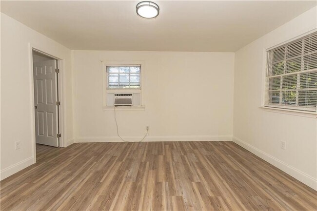 Building Photo - 59086 Dogwood Ln
