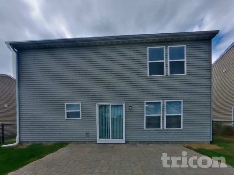 Building Photo - 818 Westpointe Dr