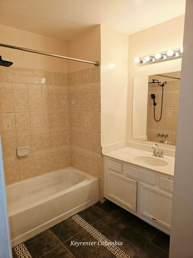 Building Photo - Beautiful 3BR Townhome in Burtonsville | Garage, Deck & Community Amenities