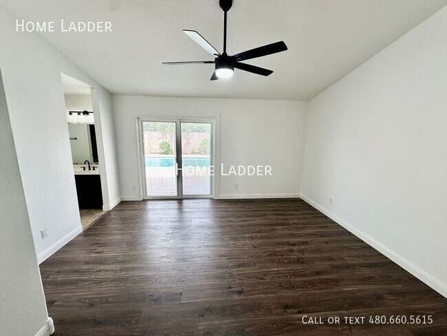 Building Photo - 2640 E Mallory St