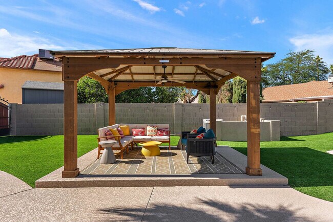 Building Photo - 7804 W Pershing Ave