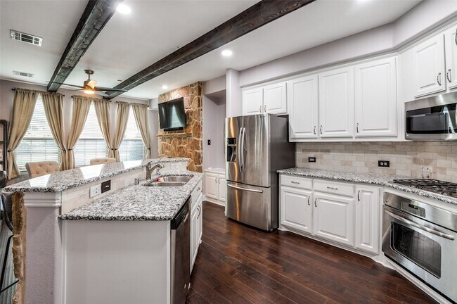 Building Photo - 5707 Headquarters Dr