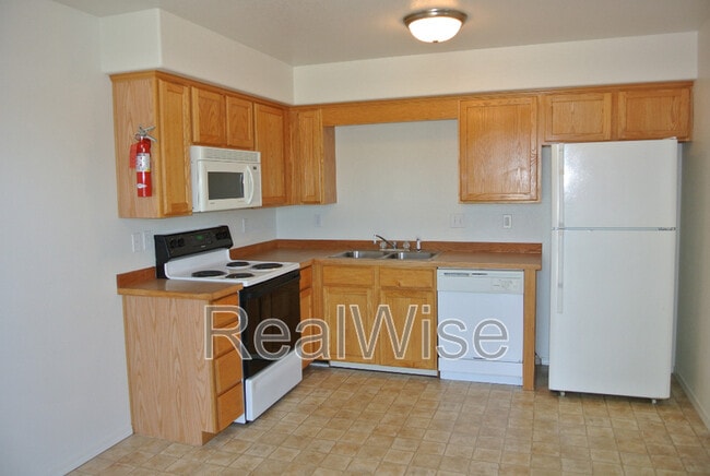 Building Photo - 1931 NW Larch Spur Ct