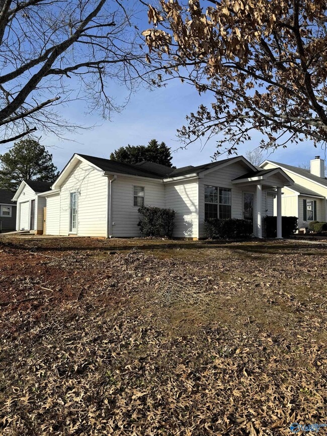 Building Photo - 107 N W Sugar Bluff Ln