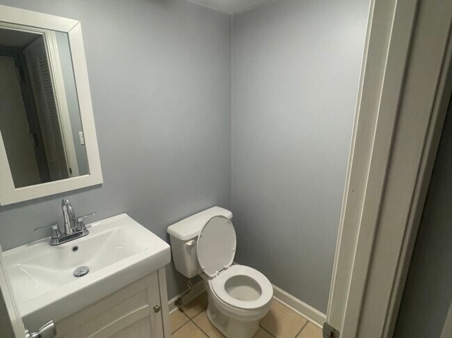 Building Photo - 1202 Spur Ct