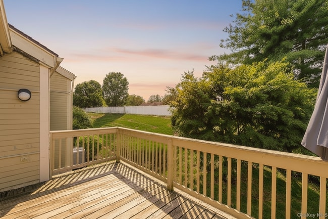 Building Photo - 71 Fox Run