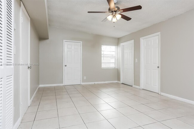 Building Photo - 1531 NW 11th Ct