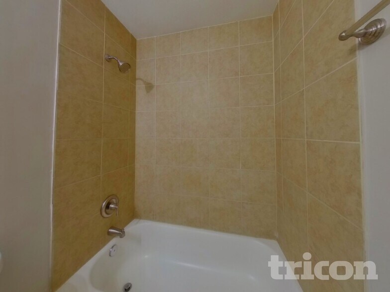 Building Photo - 6701 Hickory Trace Dr