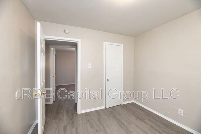 Building Photo - 2408 Meyers St