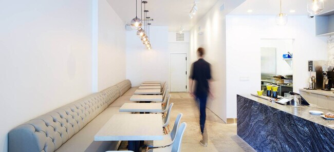 Building Photo - 11970 Montana Ave