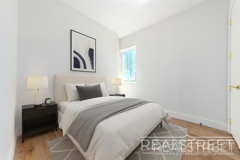 Building Photo - Spacious 5-Bedroom, 2-Bath Duplex in Prime...