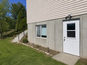 Building Photo - Jorgensen Duplex