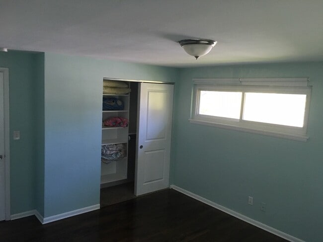 Building Photo - Rambler with Basement