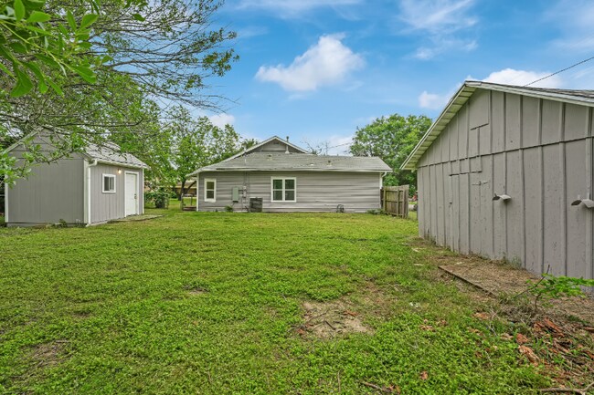 Building Photo - 610 Williams Ave