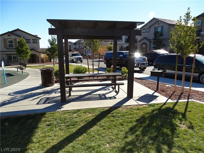 Building Photo - 10589 Sariah Skye Ave