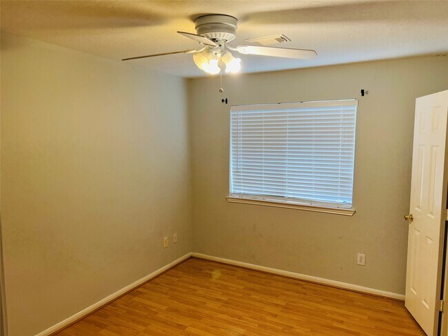 Building Photo - 310 Annes Way