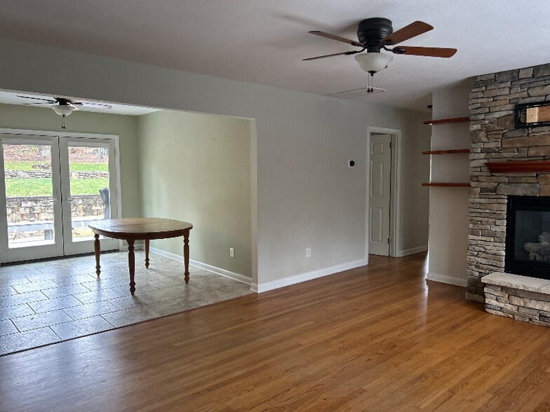 Building Photo - 2494 Riceville Rd