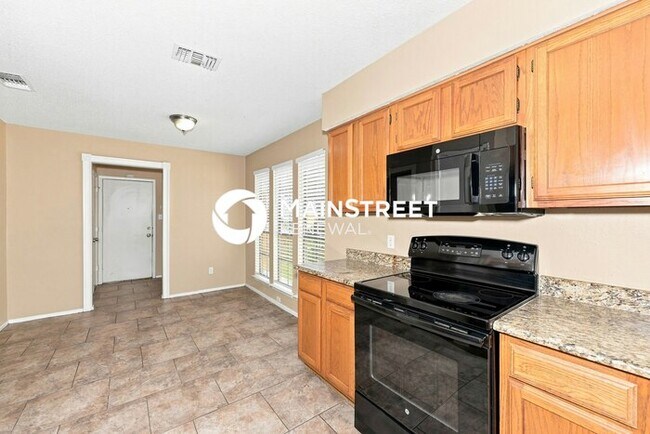 Building Photo - 3 Bedroom Pet-Friendly Home in Grand Prairie, TX with Main Street Renewal