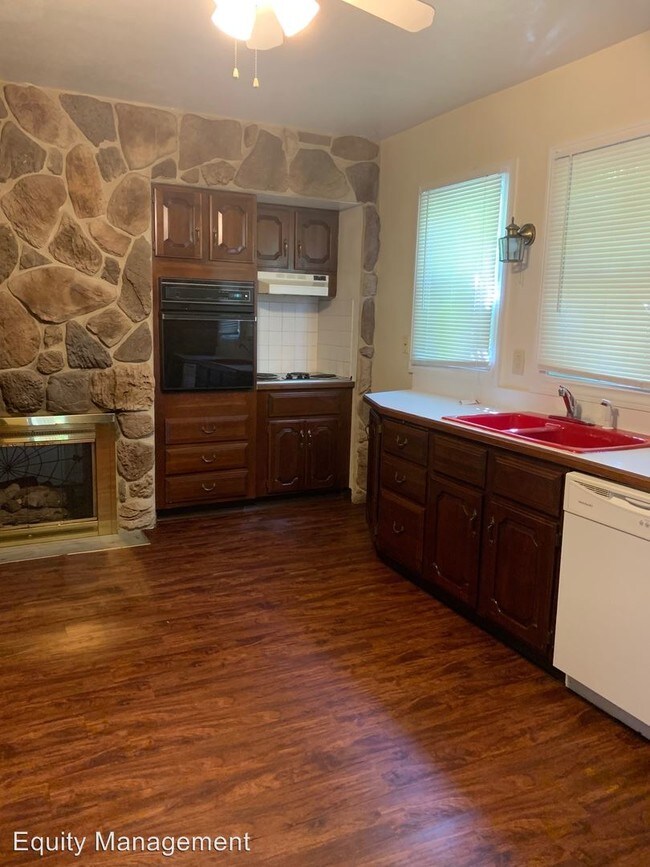 Building Photo - 88 Main St