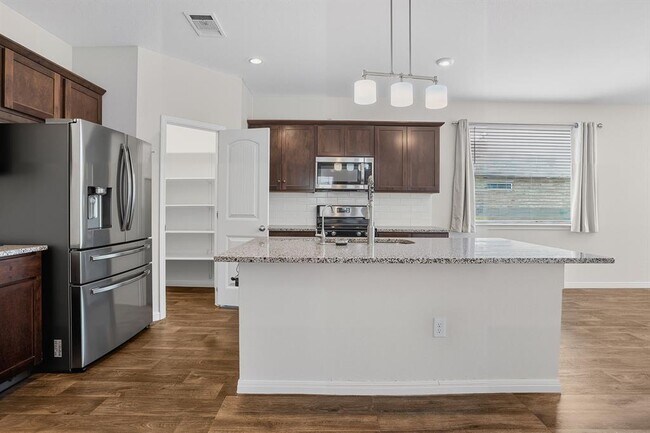 Building Photo - 909 Vogel Dr