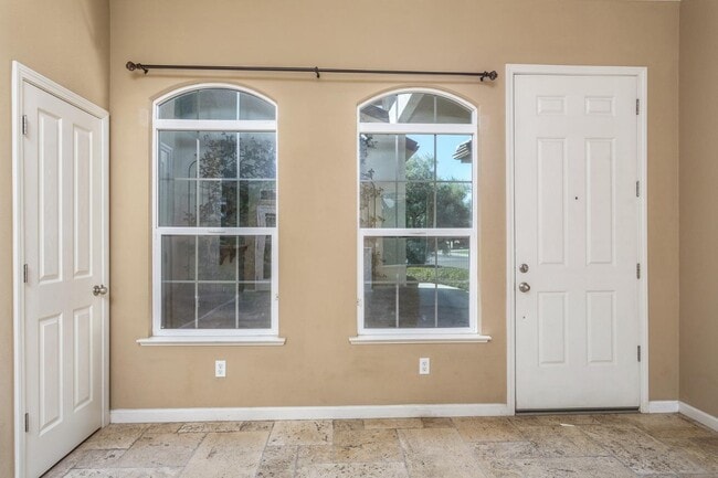 Building Photo - 1120 E Sawgrass Ave