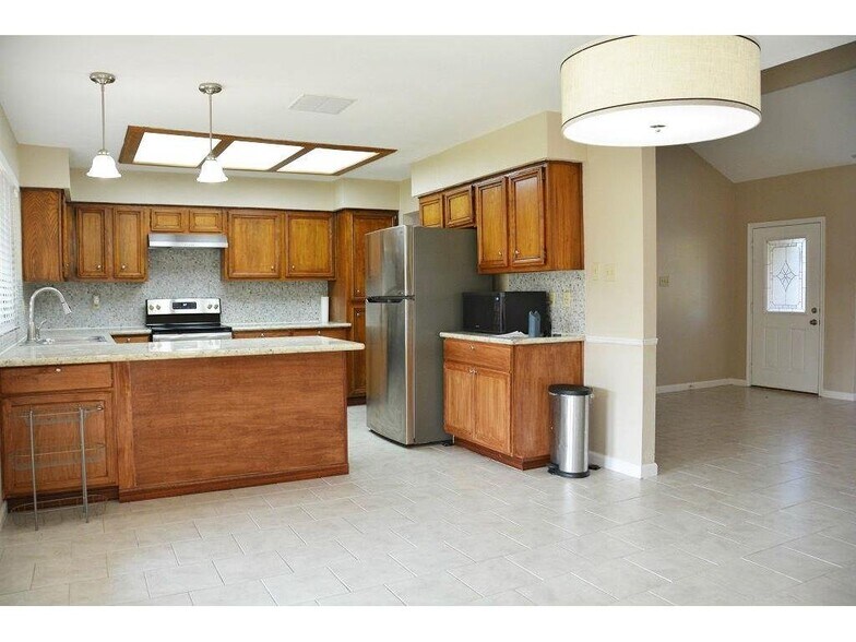 Building Photo - 8007 Vista Del Sol Dr