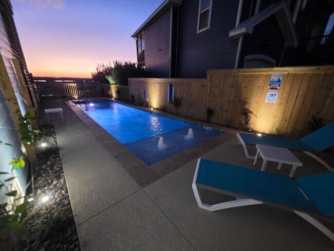 Building Photo - 456 Paradise Pointe Dr