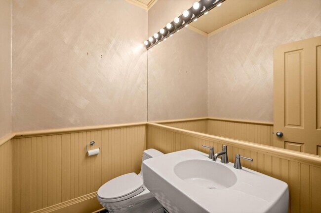 Building Photo - Elegant Grant Park Craftsman with Wine Cel...