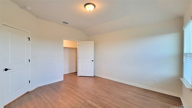 Building Photo - 10343 Lynwood Crk