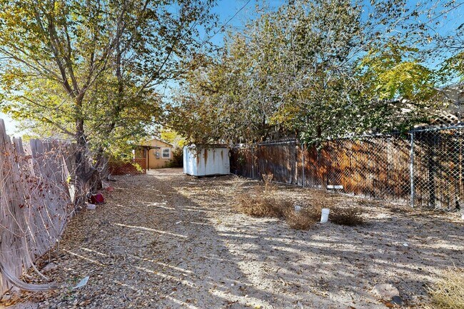 Building Photo - Historic Bungalow House 2 Bedroom 1 Bath- MOVE-IN Special