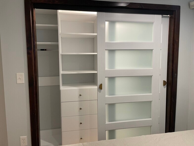 Building Photo - 1836 Varnum St NE