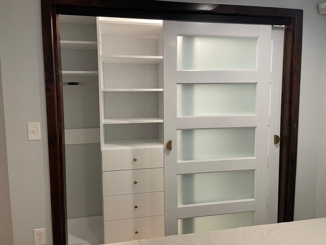 Building Photo - 1836 Varnum St NE